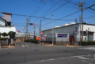 ハローストレージ摂津鳥飼|屋外型トランクルーム